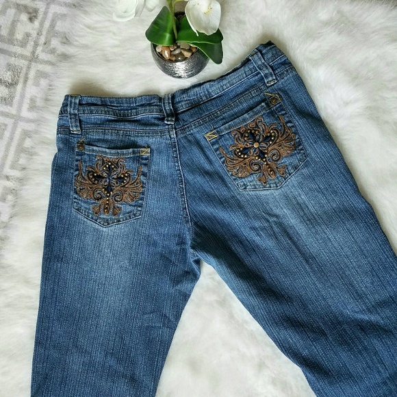 Blue Jeans With Embellished Pocket 9/10 - Picture 4 of 4